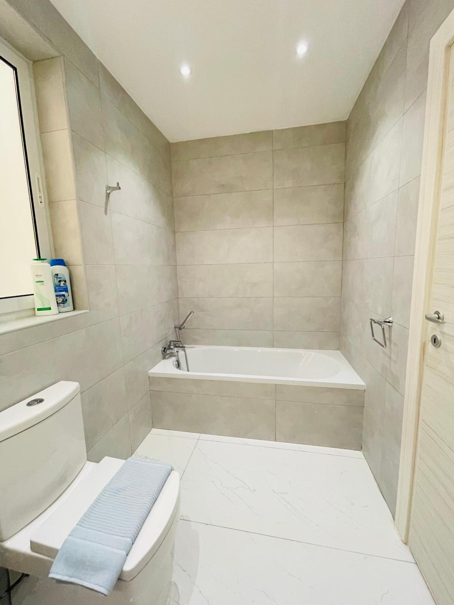 Blu Mar Sea View Apartments خليج سانت بول المظهر الخارجي الصورة